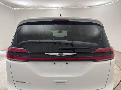 Used 2025 Chrysler Pacifica Select FWD image 23