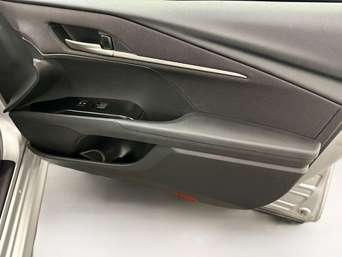 Used 2025 Toyota Camry LE image 33