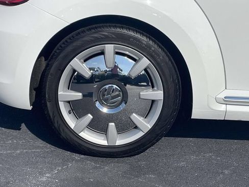 Used 2018 Volkswagen Beetle 2.0T SE w/ SE Premium Package FWD image 9