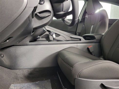 Used 2025 Hyundai Elantra Sport image 36