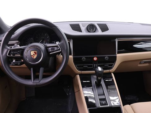 Used 2025 Porsche Macan image 21