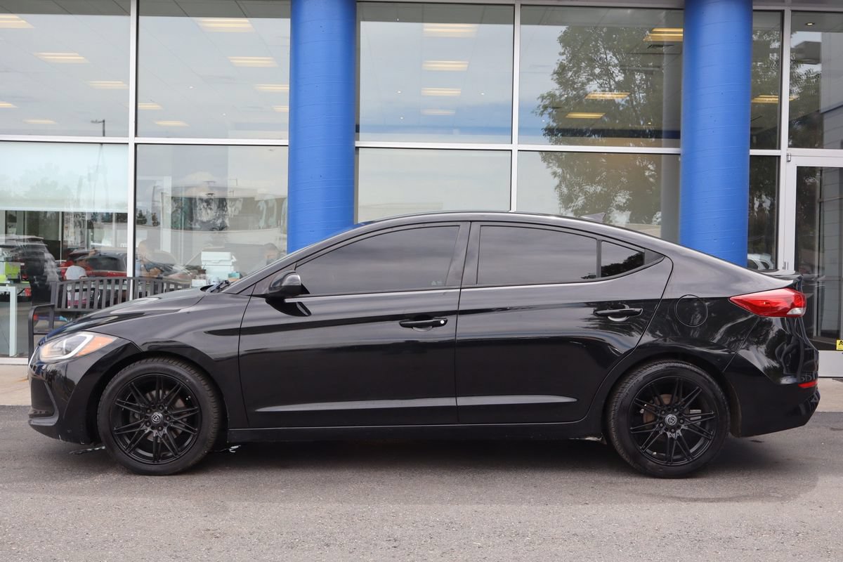 Used 2017 Hyundai Elantra SE FWD image 2