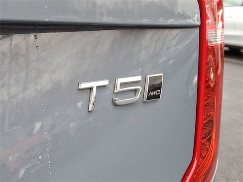 Used 2022 Volvo XC90 T5 Momentum w/ Climate Package image 31