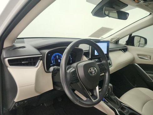 Used 2023 Toyota Corolla Cross XLE w/ Convenience Package FWD image 12