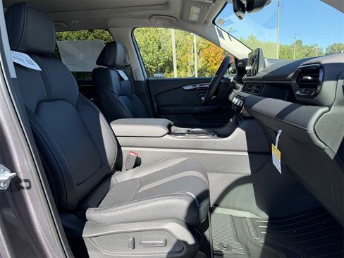 New 2025 Honda Pilot Touring image 21