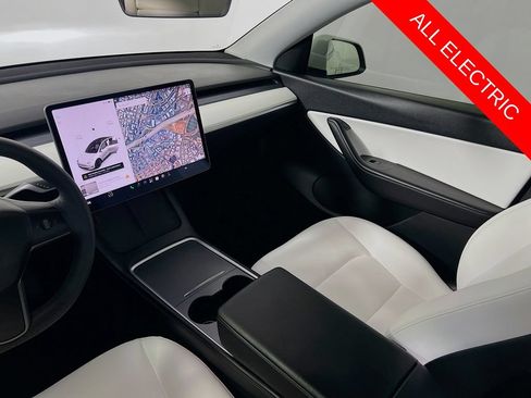 Used 2022 Tesla Model Y Long Range AWD/4WD image 23