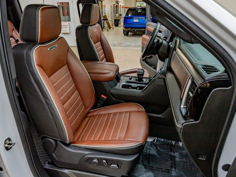 Used 2024 GMC Sierra 1500 Denali Ultimate AWD/4WD image 31