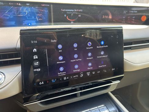Certified 2025 Lincoln Nautilus Reserve AWD/4WD image 33