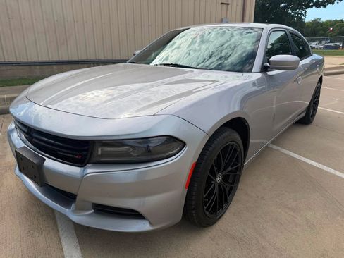 Used 2016 Dodge Charger SXT RWD image 2