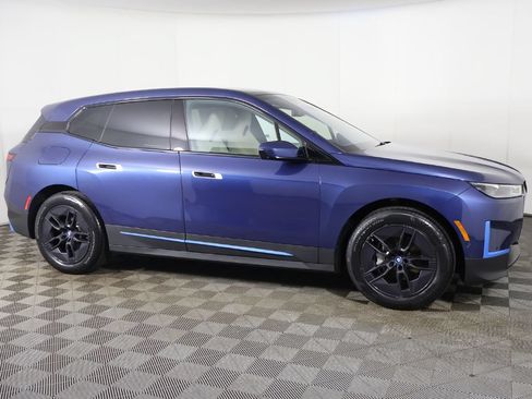 Used 2024 BMW iX xDrive50 w/ Premium Package AWD/4WD image 22