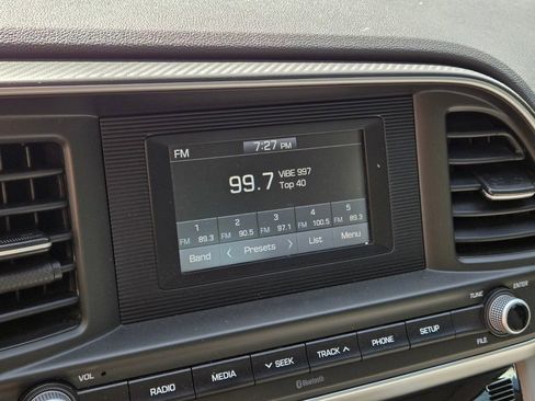 Used 2020 Hyundai Elantra SE FWD image 10