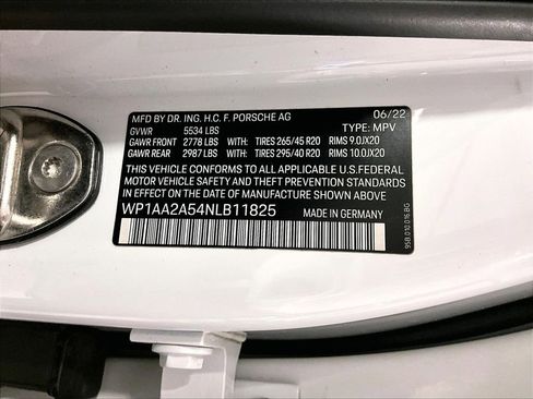 Certified 2022 Porsche Macan image 35