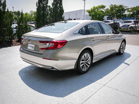 Used 2018 Honda Accord EX image 9