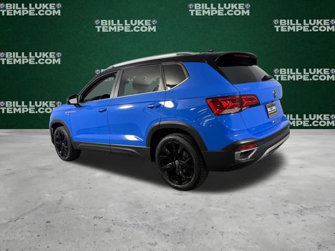 Used 2023 Volkswagen Taos SE w/ Panoramic Sunroof Package FWD image 7