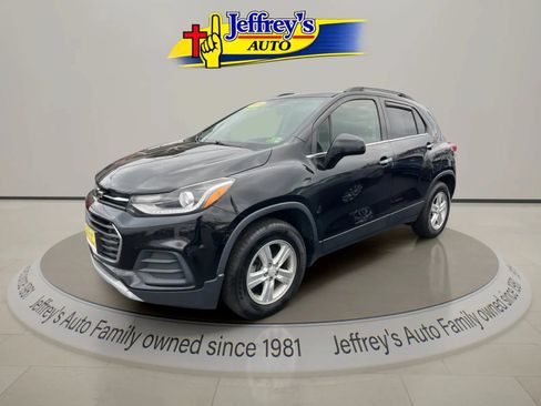 Used 2019 Chevrolet Trax LT w/ LT Convenience Package AWD/4WD image 1