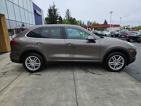 Used 2016 Porsche Cayenne AWD/4WD image 4