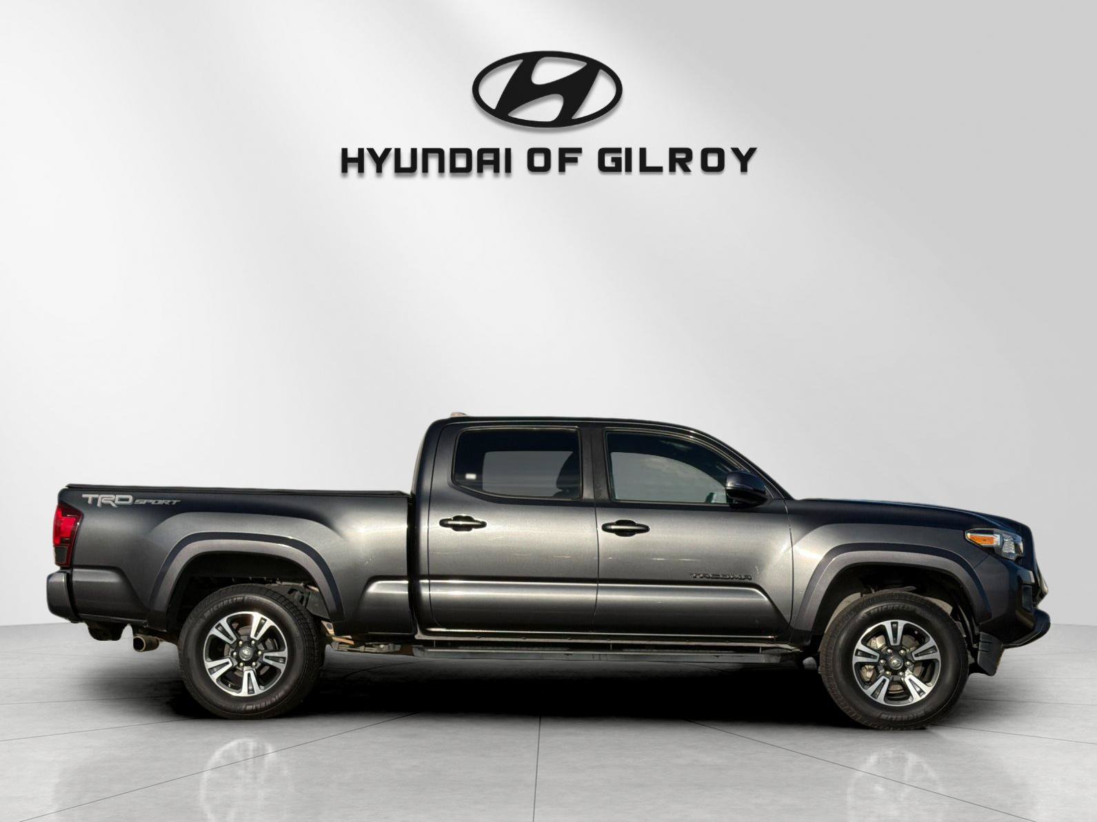Used 2019 Toyota Tacoma TRD Sport w/ Technology Package RWD image 6