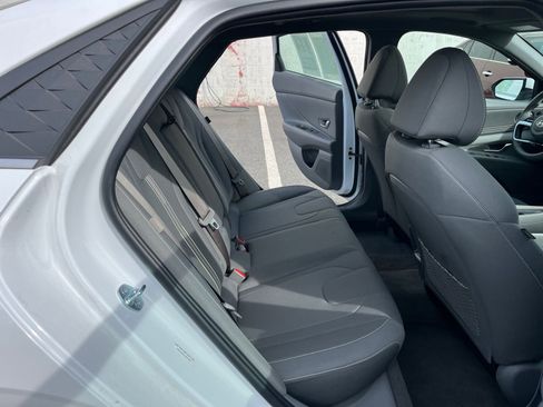 Used 2025 Hyundai Elantra SEL FWD image 26