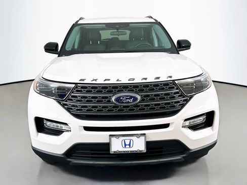 Used 2023 Ford Explorer XLT w/ Equipment Group 202A AWD/4WD image 2