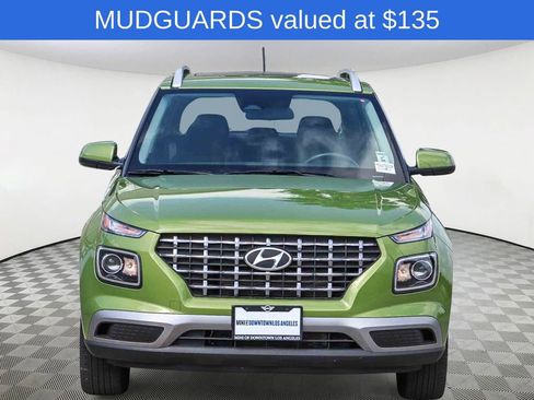 Used 2024 Hyundai Venue SEL image 2
