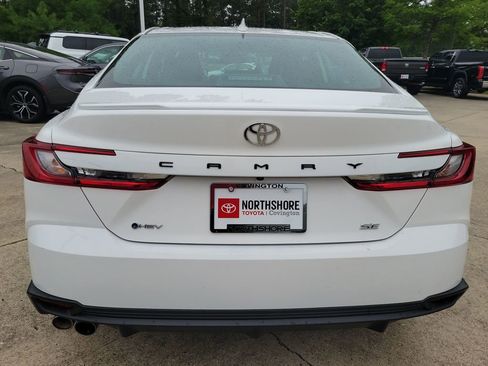 Used 2025 Toyota Camry SE FWD image 4