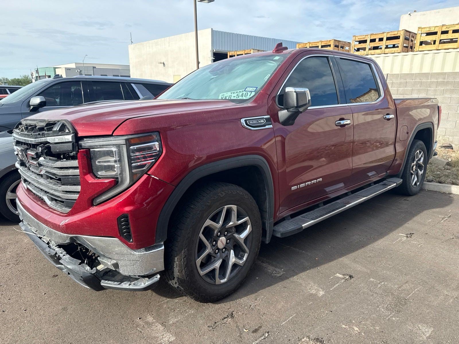 Used 2023 GMC Sierra 1500 SLT w/ SLT Premium Package AWD/4WD image 2