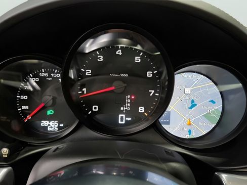 Used 2019 Porsche 718 Boxster image 17