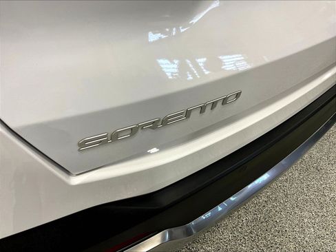 Used 2025 Kia Sorento S FWD image 24