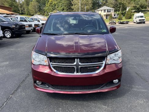 Used 2017 Dodge Grand Caravan SXT w/ Driver Convenience Group FWD image 2