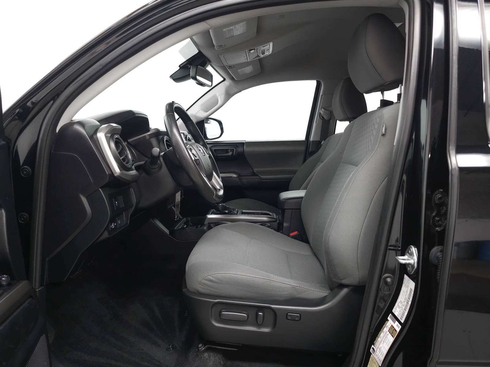 Used 2021 Toyota Tacoma SR5 AWD/4WD image 4
