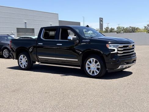 Used 2025 Chevrolet Silverado 1500 High Country AWD/4WD image 4