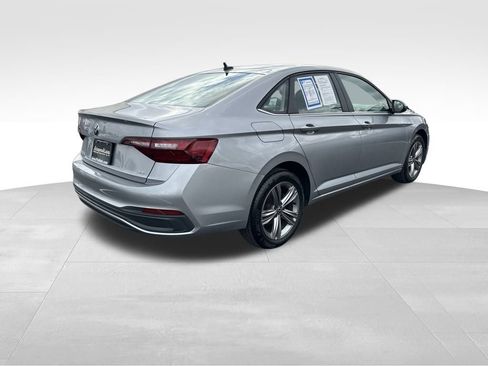 Used 2024 Volkswagen Jetta SE image 7