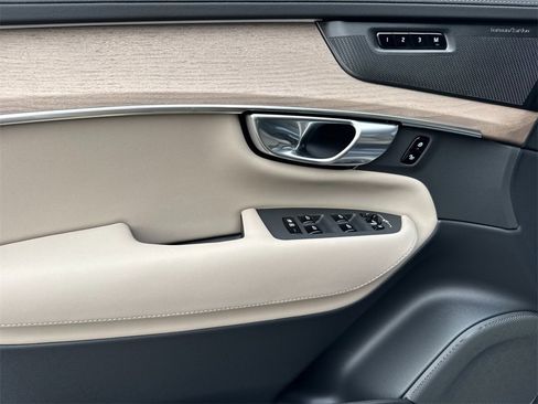 New 2026 Volvo XC90 B6 Plus w/ Protection Package Premier image 10