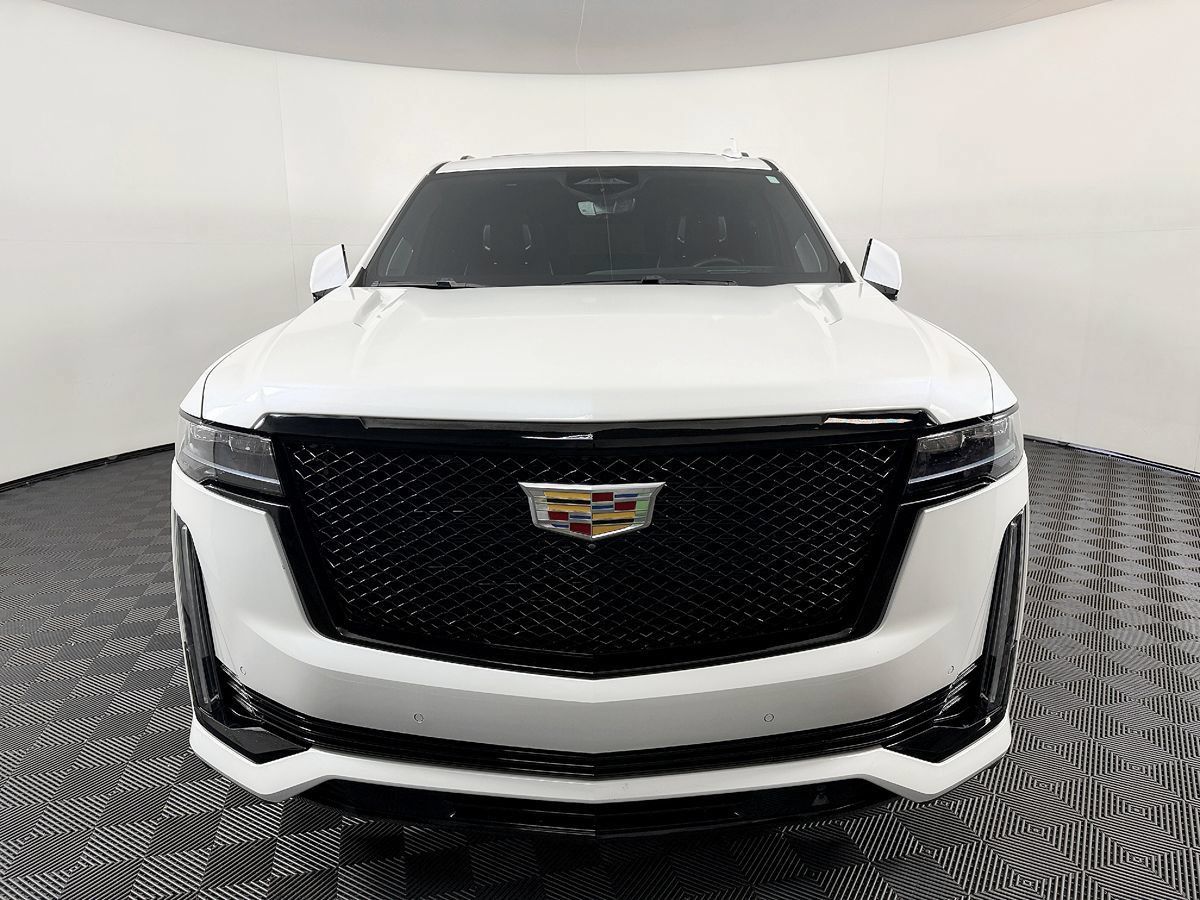 Used 2022 Cadillac Escalade Sport Platinum w/ Heavy-Duty Trailer Package AWD/4WD image 4