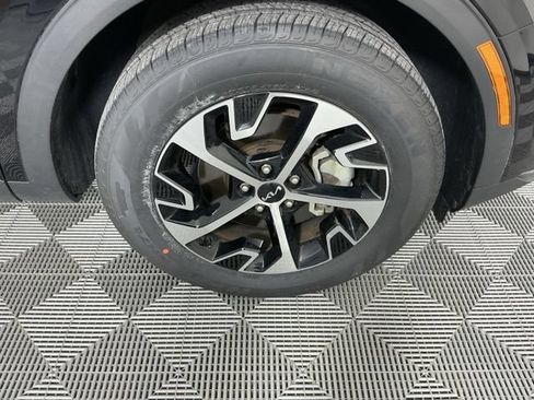 Used 2023 Kia Sportage EX AWD/4WD image 16