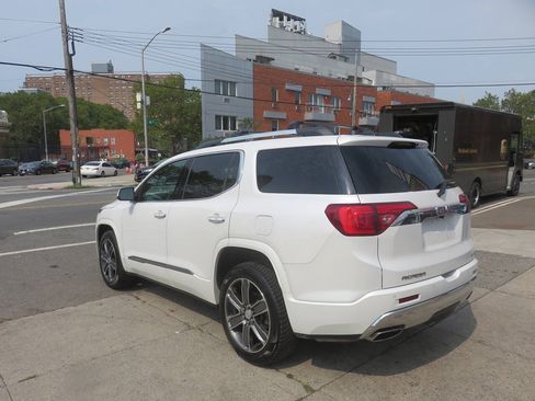 Used 2019 GMC Acadia Denali w/ Technology Package AWD/4WD image 5