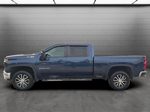 Used 2021 Chevrolet Silverado 2500 LT w/ Convenience Package image 6