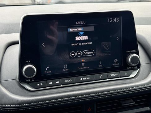 Used 2024 Nissan Rogue S image 9