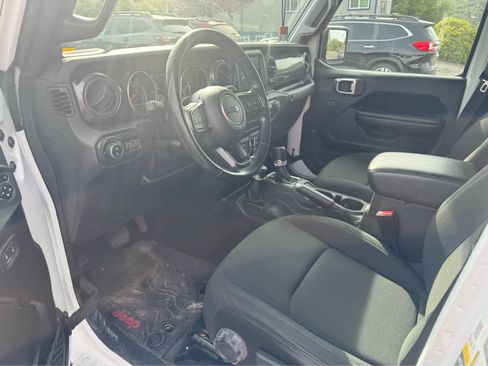 Used 2021 Jeep Gladiator Sport image 11