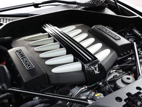 Used 2019 Rolls-Royce Dawn image 32