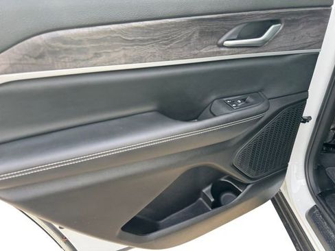 Used 2023 Jeep Grand Cherokee L Limited image 17