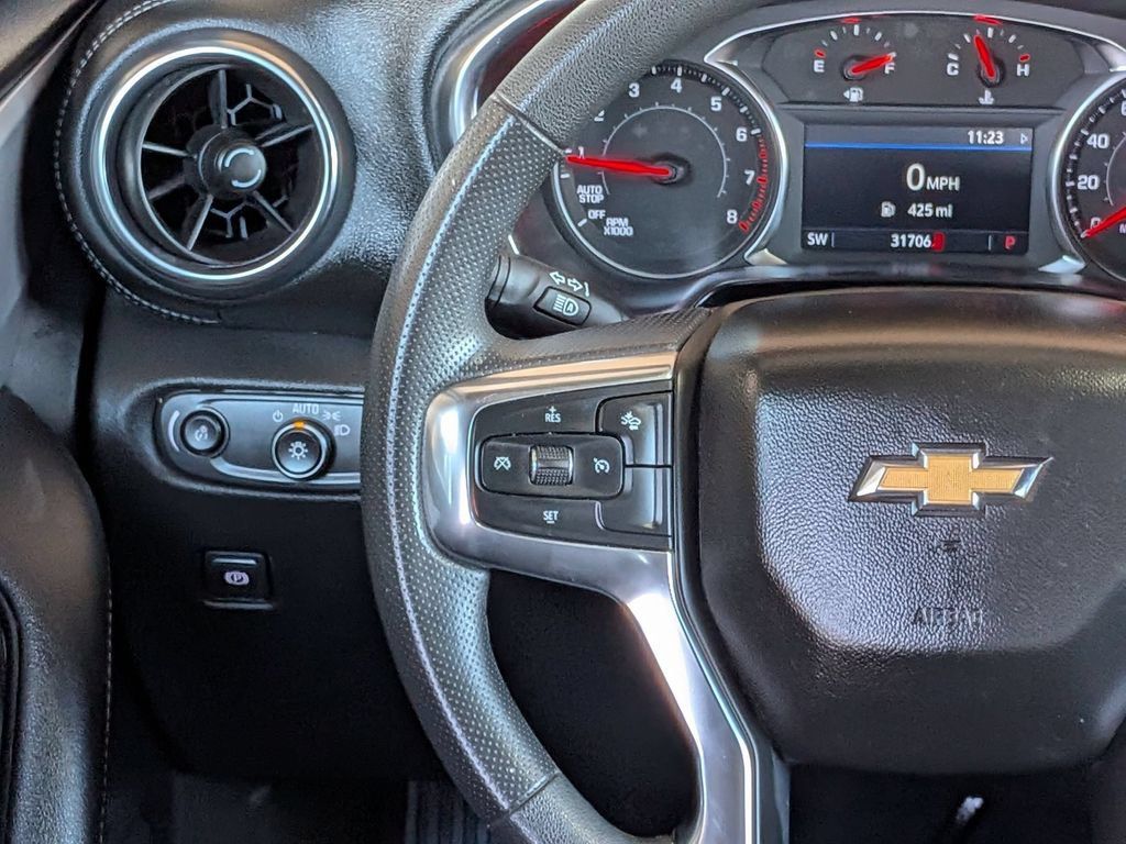 Used 2025 Chevrolet Blazer LT FWD image 17