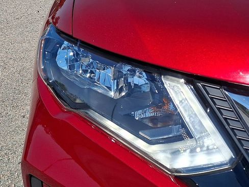 Used 2020 Nissan Rogue SV AWD/4WD image 12
