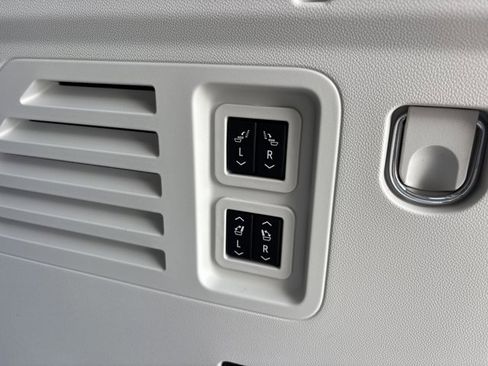 New 2026 GMC Acadia Denali w/ Super Cruise Package image 8