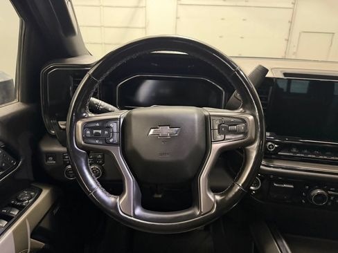 Used 2025 Chevrolet Silverado 2500 ZR2 w/ Technology Package AWD/4WD image 10