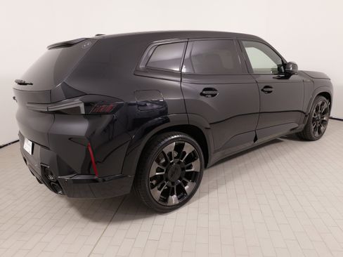 Used 2023 BMW XM w/ M Driver's Package AWD/4WD image 12