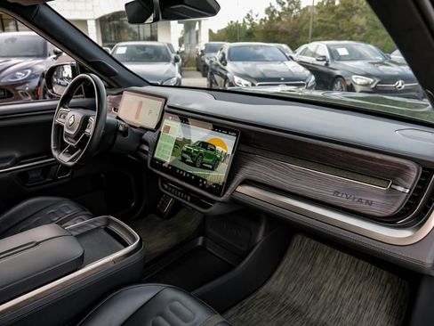 Used 2022 Rivian R1T Adventure image 10