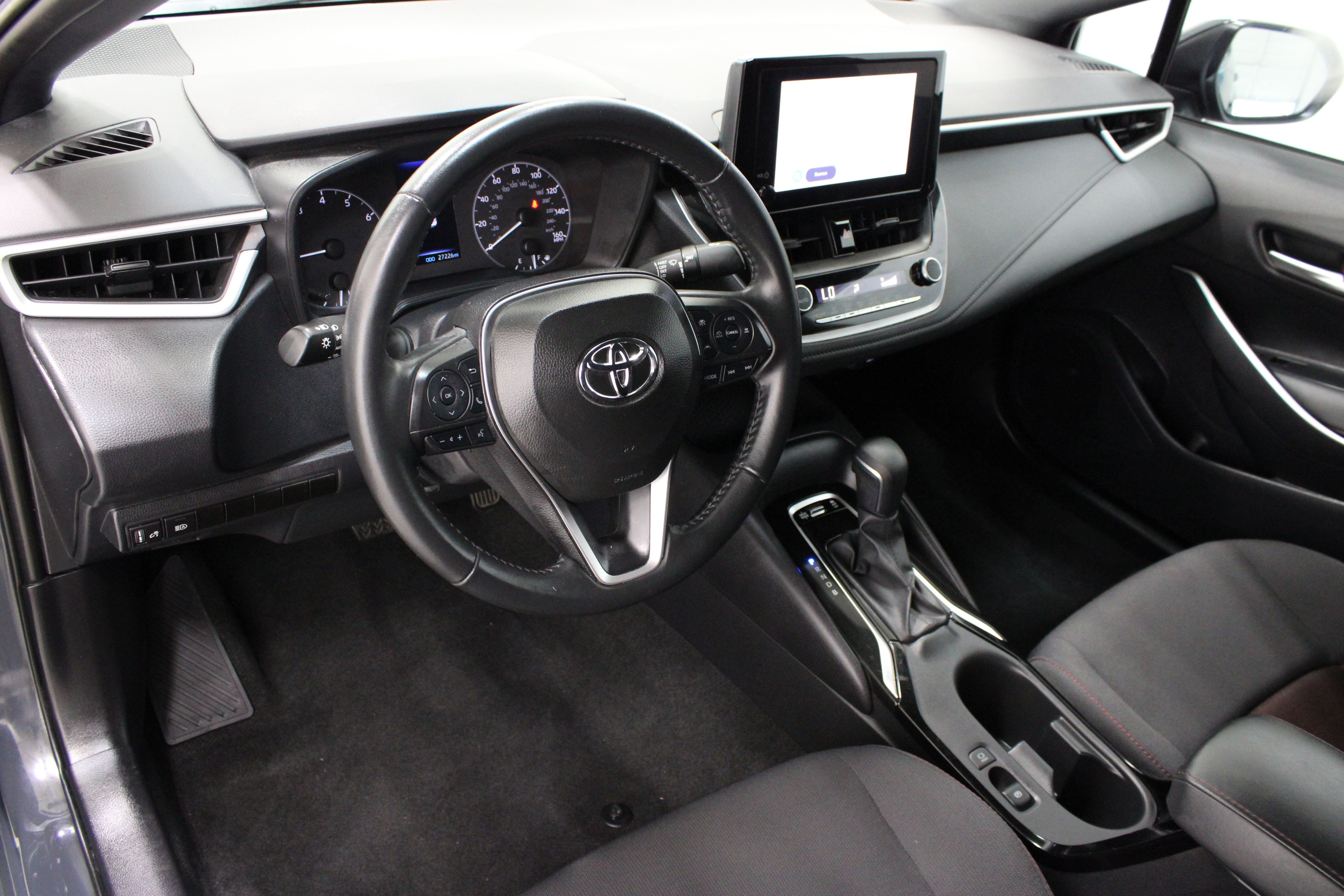 Used 2025 Toyota Corolla SE FWD image 13