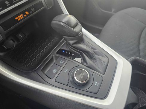 Used 2021 Toyota RAV4 LE image 29