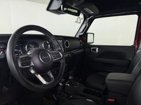 Used 2022 Jeep Wrangler Unlimited Sahara w/ Cold Weather Group AWD/4WD image 4